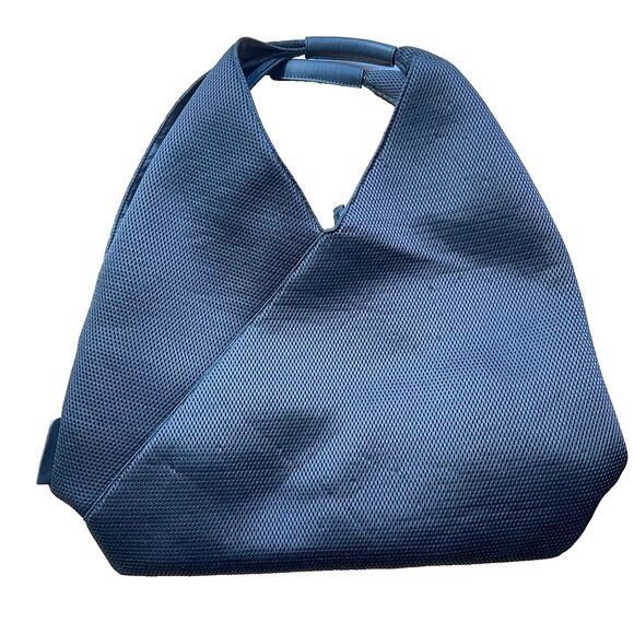 Lululemon Black Fold On 23L Tote W9AW4S Yoga Mat Strap Waterbottle Pocket - Picture 2 of 10